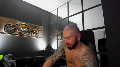Snapshot of arongrant chatting on 18, 1, 2025 AronGrant online show from 18, 1, 2025