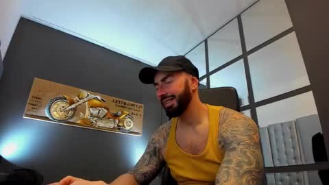 Snapshot of arongrant chatting on 25, 1, 2025 AronGrant online show from 25, 1, 2025