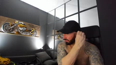 Snapshot of arongrant chatting on 28, 1, 2025 AronGrant online show from 28, 1, 2025