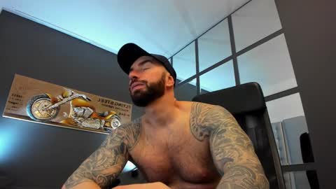 Snapshot of arongrant chatting on 2, 2, 2025 AronGrant online show from 2, 2, 2025