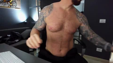 Snapshot of arongrant chatting on 2, 2, 2025 AronGrant online show from 2, 2, 2025
