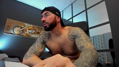 Snapshot of arongrant chatting on 19, 2, 2025 AronGrant online show from 19, 2, 2025