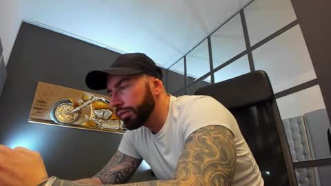 Snapshot of arongrant chatting on 26, 2, 2025 AronGrant online show from 26, 2, 2025