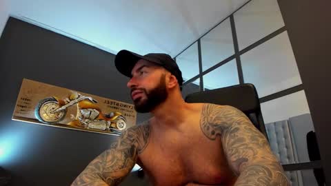 Snapshot of arongrant chatting on 28, 2, 2025 AronGrant online show from 28, 2, 2025