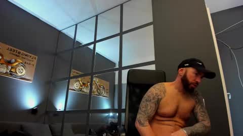 Snapshot of arongrant chatting on 3, 3, 2025 AronGrant online show from 3, 3, 2025