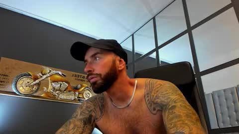Snapshot of arongrant chatting on 15, 9, 2025 AronGrant online show from 15, 9, 2025
