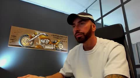 Snapshot of arongrant chatting on 22, 9, 2025 AronGrant online show from 22, 9, 2025
