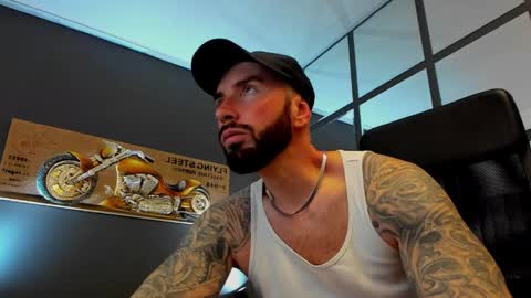 Snapshot of arongrant chatting on 25, 4, 2026 AronGrant online show from 25, 4, 2026