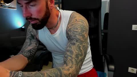 Snapshot of arongrant chatting on 24, 5, 2026 AronGrant online show from 24, 5, 2026