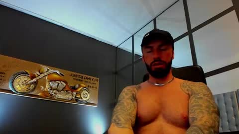 Snapshot of arongrant chatting on 25, 5, 2026 AronGrant online show from 25, 5, 2026