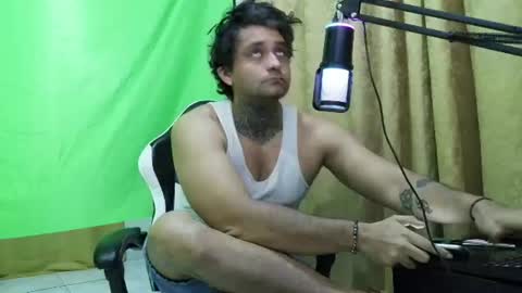 Snapshot of aronmiller404 chatting on 18, 7, 2026 aronmiller online show from 18, 7, 2026