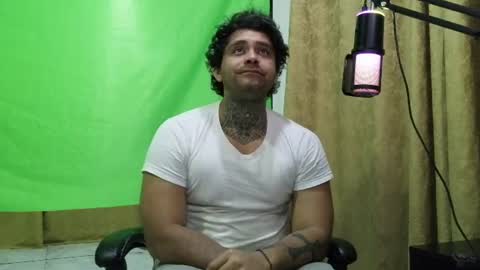 Snapshot of aronmiller404 chatting on 20, 7, 2026 aronmiller online show from 20, 7, 2026