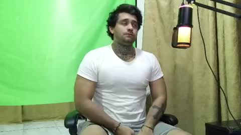 Snapshot of aronmiller404 chatting on 20, 7, 2026 aronmiller online show from 20, 7, 2026