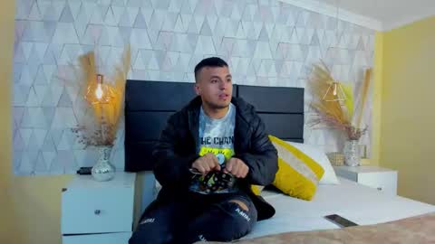 AronOlsen online show from 8, 3, 2026