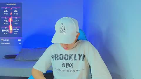 Snapshot of arontroy_wi chatting on 13, 1, 2025 noah and ivy online show from 13, 1, 2025