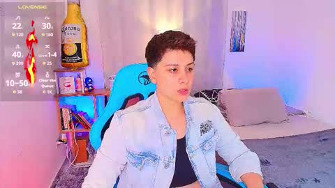 Snapshot of arontroy_wi chatting on 24, 9, 2025 noah and ivy online show from 24, 9, 2025