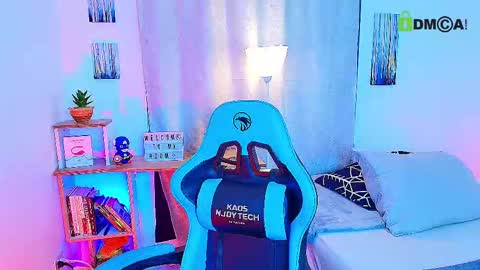 Snapshot of arontroy_wi chatting on 9, 10, 2025 noah and ivy online show from 9, 10, 2025