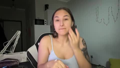 Mia  online show from 28, 2, 2026