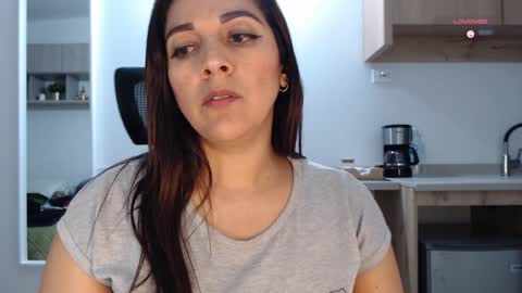 Snapshot of artmist_ chatting on 14, 12, 2024 Eli online show from 14, 12, 2024