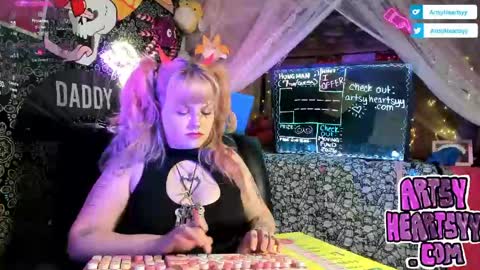 ArtsyHeartsyy online show from 25, 4, 2026