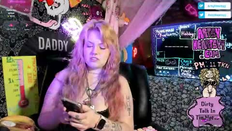 ArtsyHeartsyy online show from 30, 4, 2026