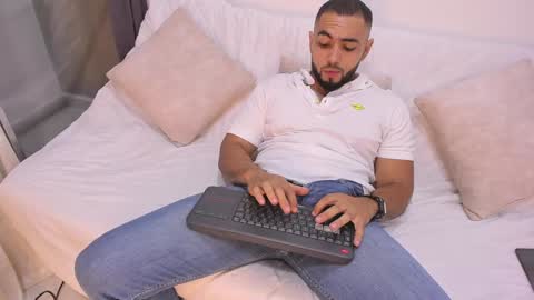 arturguy01 online show from 2, 2, 2025