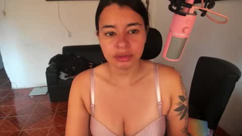 Snapshot of arya_miller chatting on 4, 10, 2025 Arya Miller online show from 4, 10, 2025
