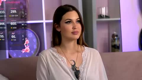 Lunaa  online show from 2, 2, 2025