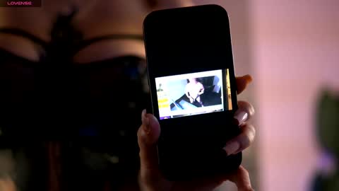 Lunaa  online show from 7, 2, 2025