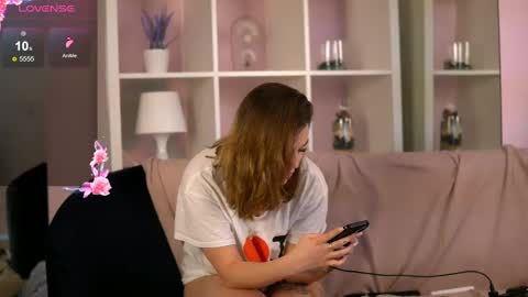 Lunaa  online show from 24, 2, 2025