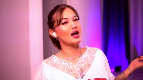 Lunaa  online show from 12, 9, 2025