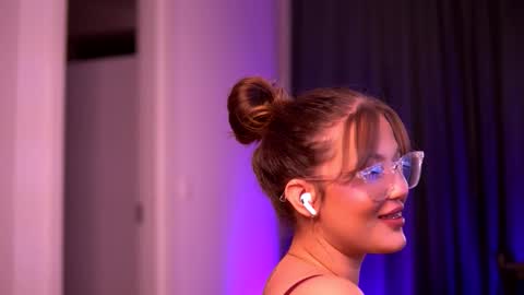 Lunaa  online show from 25, 9, 2025