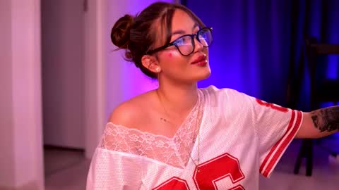 Lunaa  online show from 5, 10, 2025