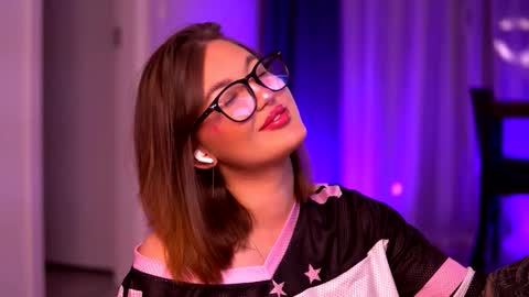 Lunaa  online show from 7, 10, 2025