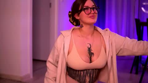 Lunaa  online show from 23, 10, 2025