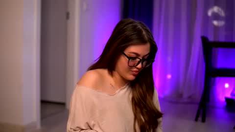 Lunaa  online show from 1, 12, 2025