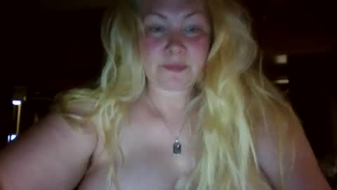 Snapshot of ash0ley chatting on 27, 5, 2026 ash0ley online show from 27, 5, 2026