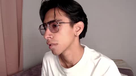 Snapshot of ash_v1 chatting on 10, 11, 2025 Ash online show from 10, 11, 2025