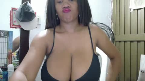 Snapshot of ashanty_1012 chatting on 18, 6, 2026 ashanty_1012 online show from 18, 6, 2026