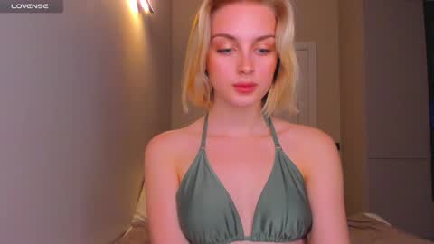 Snapshot of ashbunny_ chatting on 3, 12, 2024 your pretty Ashley online show from 3, 12, 2024