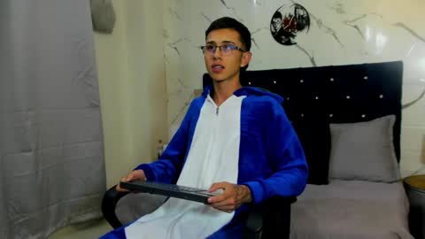 Snapshot of asher_lux chatting on 21, 4, 2026 Asher online show from 21, 4, 2026