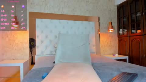 Ashleey Brownn  online show from 19, 12, 2024