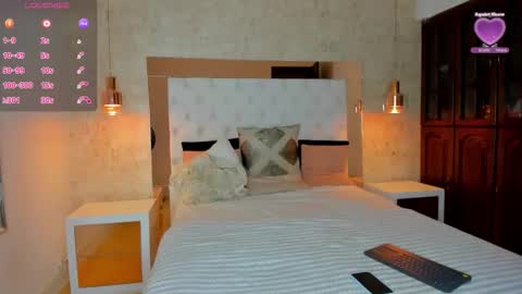 Ashleey Brownn  online show from 4, 12, 2025