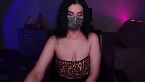   Yasmina   online show from 22, 12, 2024