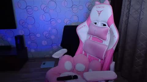   Yasmina   online show from 30, 10, 2025