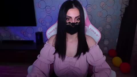   Yasmina   online show from 13, 4, 2026