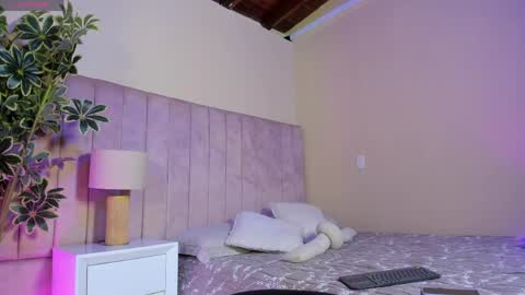 Snapshot of ashley_beaomunt chatting on 1, 4, 2026 ashley_beaomunt online show from 1, 4, 2026