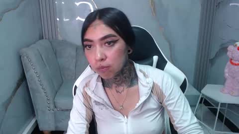 Snapshot of ashley_blum_v chatting on 1, 10, 2025 ashley_blum_v online show from 1, 10, 2025