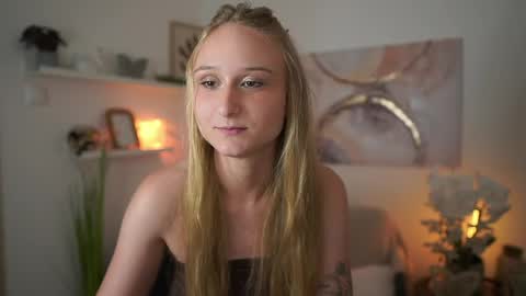 Ashley Cox18 online show from 10, 6, 2026