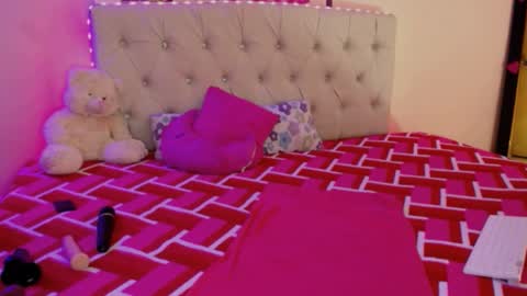 Ashlei Evanz online show from 3, 12, 2024